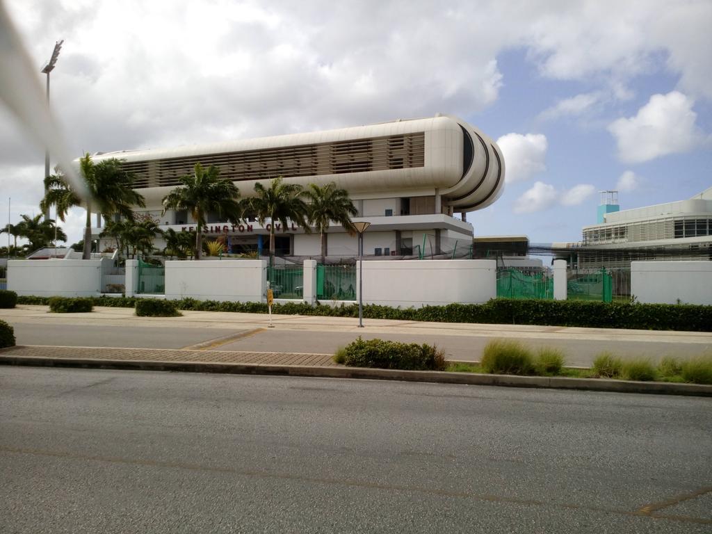 Spacious Colonial Bridgetown Bagian luar foto